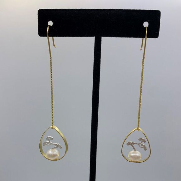 New, no tags, gold chain necklace, 20 inches, tiny sloth charm with bling - Picture 12 of 16